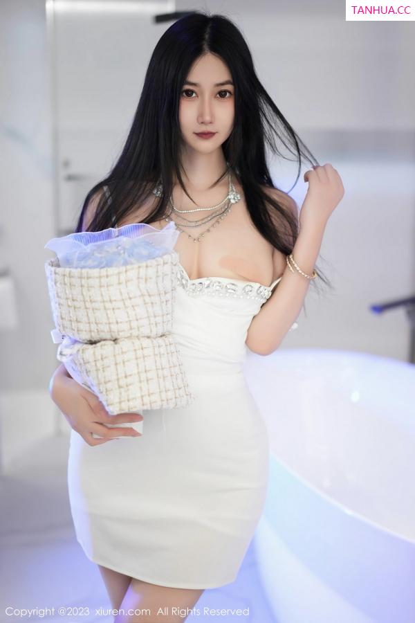 laura阿姣  [XiuRen]高清写真图 2023.09.27 No.7447 laura阿姣 丰腴美腿第12张图片